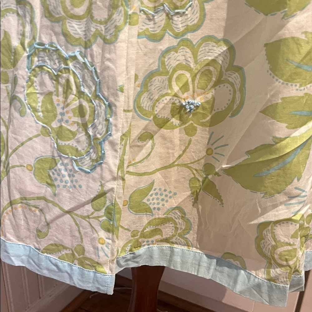Garnet Hill Green and White Floral A-Line Skirt with embroidery - Picture 3 of 6